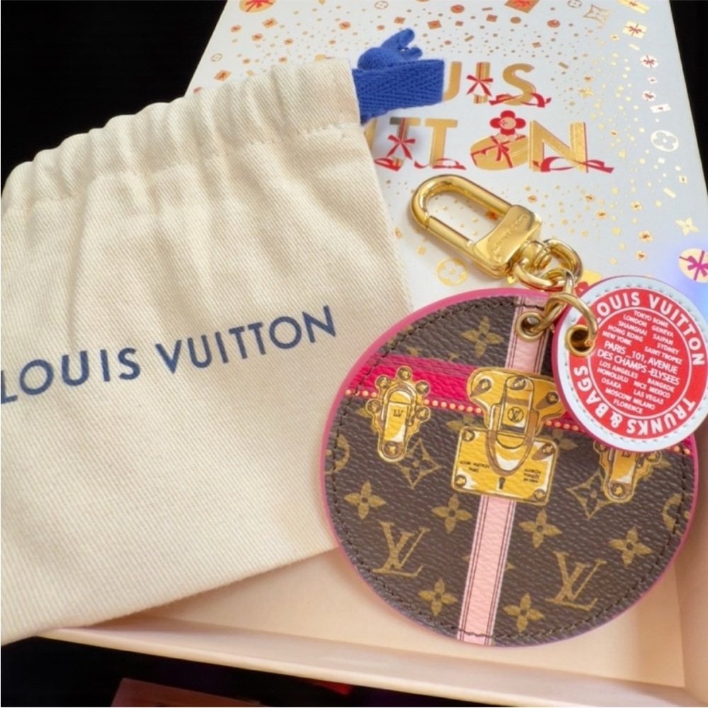 **Sold**
Louis Vuitton
Keychain Limited Edition Summer Trunks
Monogram Canvas|